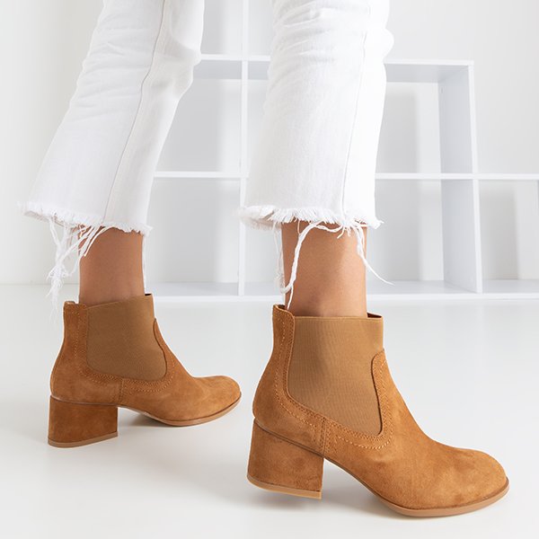 OUTLET Women's flat-heeled boots in camel color Tarina - Footwear