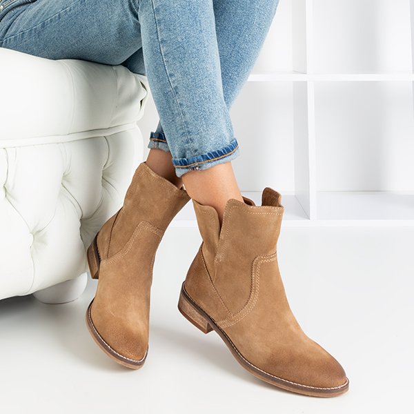 OUTLET Brown women's boots with flat heel Judetta - Ob