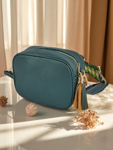 Emerald green || dark green