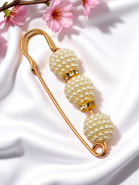 Decorative women's brooch with pearls Triple Pearl
