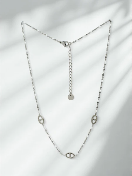 Theodora Milano silver necklace with minimalist style links