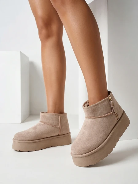 Royalfashion Women's platform snow boots a'la Delgadi