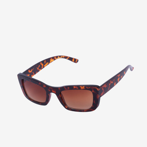 Dark brown || brown