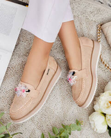 light brown || brown