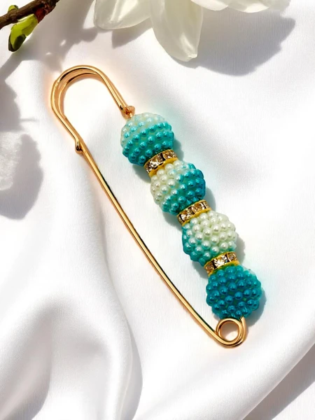 Decorative women's brooch with pearls Four Pearls