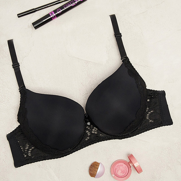 Smooth women's lace bra in black - Underwear