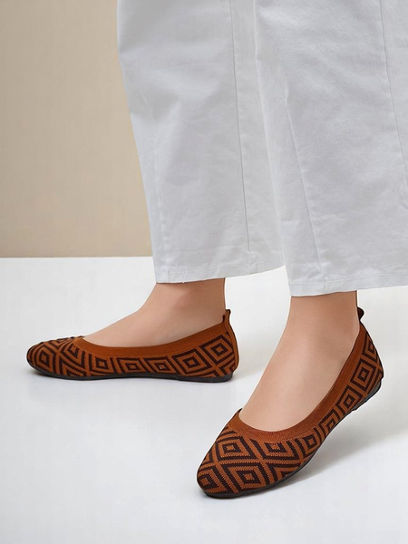 Royalfashion Women’s fabric ballet flats with geometric print Metric