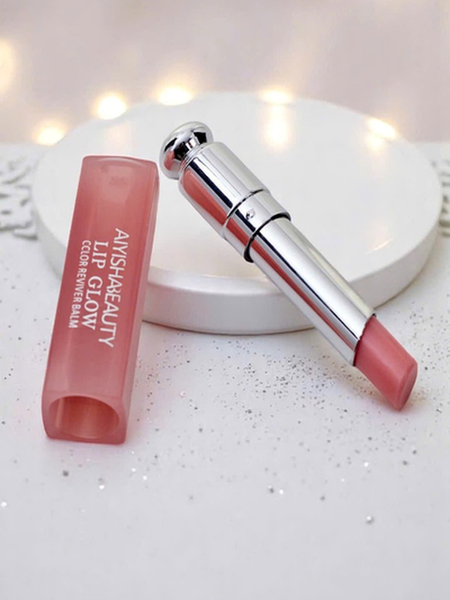 Moisturizing lipstick-balm in the color Powder Pink