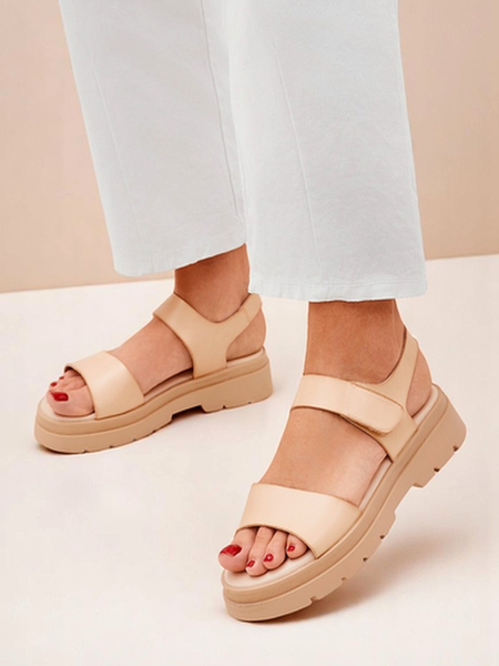 Royal Fashion Women's Otvanna sandals with a thick sole