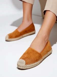 Camel [eng] || brown