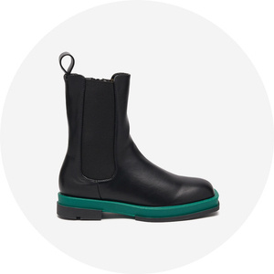 dark green || black