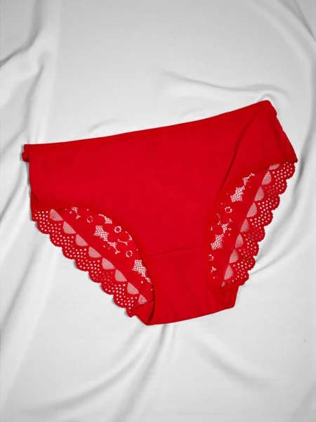 Women's briefs with lace and straps