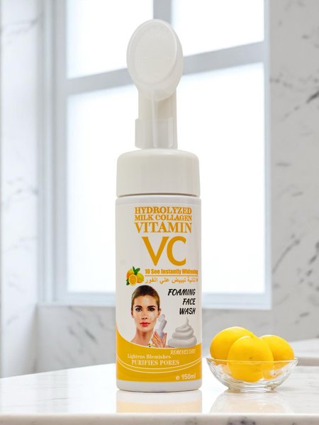 Purifying anti-aging face foam with Vitamin C and brush