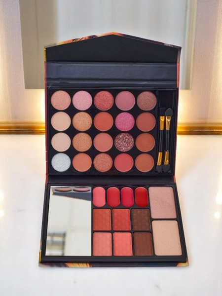 ANYLADY Compact makeup palette – eyeshadows, contouring, lips – 32 shades