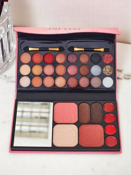ANYLADY Compact makeup palette – eyeshadows, contour, lips 33 shades
