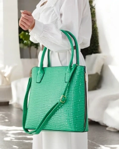 Grass green || dark green