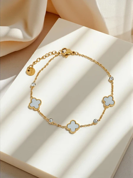Aurelia Bianca Bracelet with Flowers, Gold-Plated