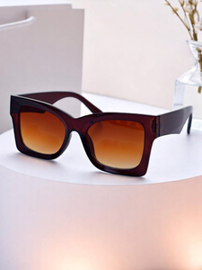 Dark brown || brown