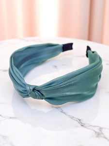 mint || dark green