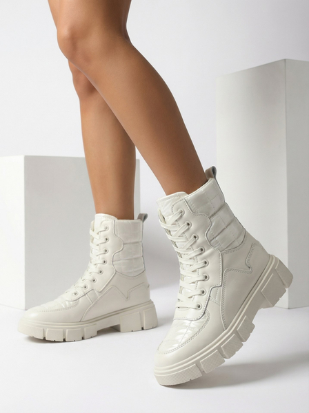 Calista Women's Fashionable Flat Cream Boots