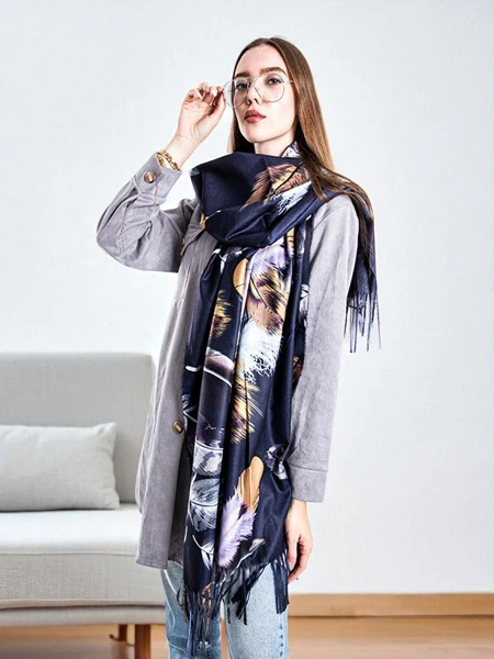 Ladies' navy blue scarf with feathers - Accessories