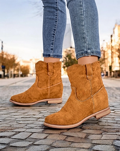 Brown ankle boots a'la cowboy boots on an indoor wedge Jelluma - Footwear