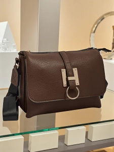 Dark brown || brown