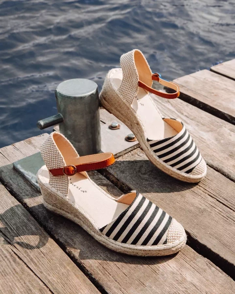 Women's black espadrilles with stripes on the Mecera wedge - shoes