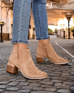 brown || light brown