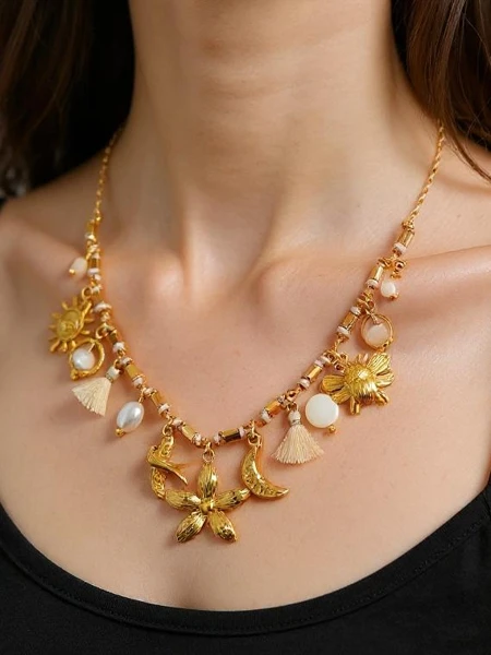 Aurora Floralis Necklace - Golden Charms and Pearls Eleganza