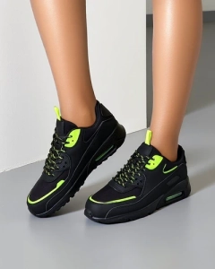 dark green || black